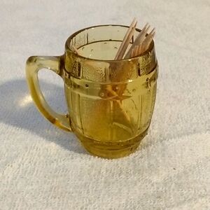 Amber glass whiskey barrel shaped shot glass handle toothpick holder